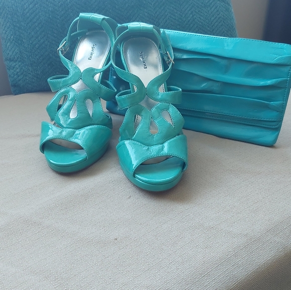 CALL IT SPRING CLUTCH! - Picture 3 of 3